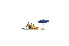 Noch 15599 HO Familie beim Picknick