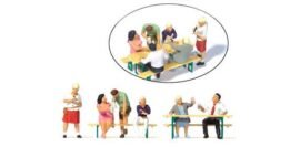 Preiser 10700 Im Biergarten (1)