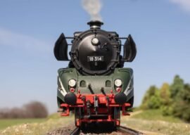 Trix 25029 Dampflokomotive Baureihe 18.3
