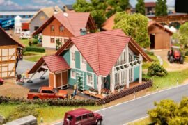 Faller 191815 Wohnhaus mit Carport